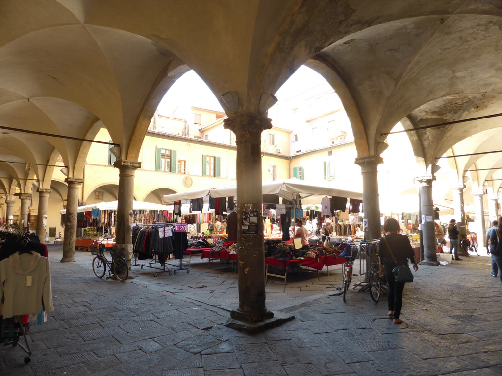 Miaomiao at the market at the Piazza delle Vettovaglie square