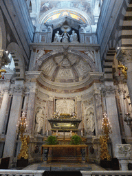 Tomb of San Ranieri and altar on the right side of the transept of the Duomo Cathedral