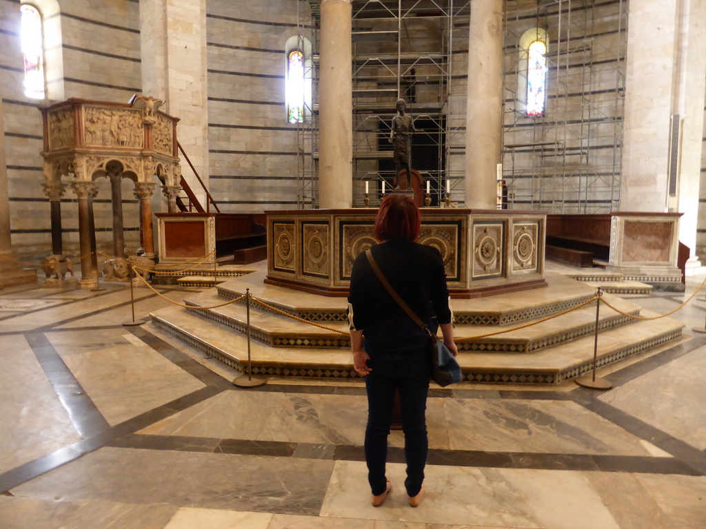 Miaomiao with the sculpture of St. John the Baptist and the pulpit of the Baptistry of St. John