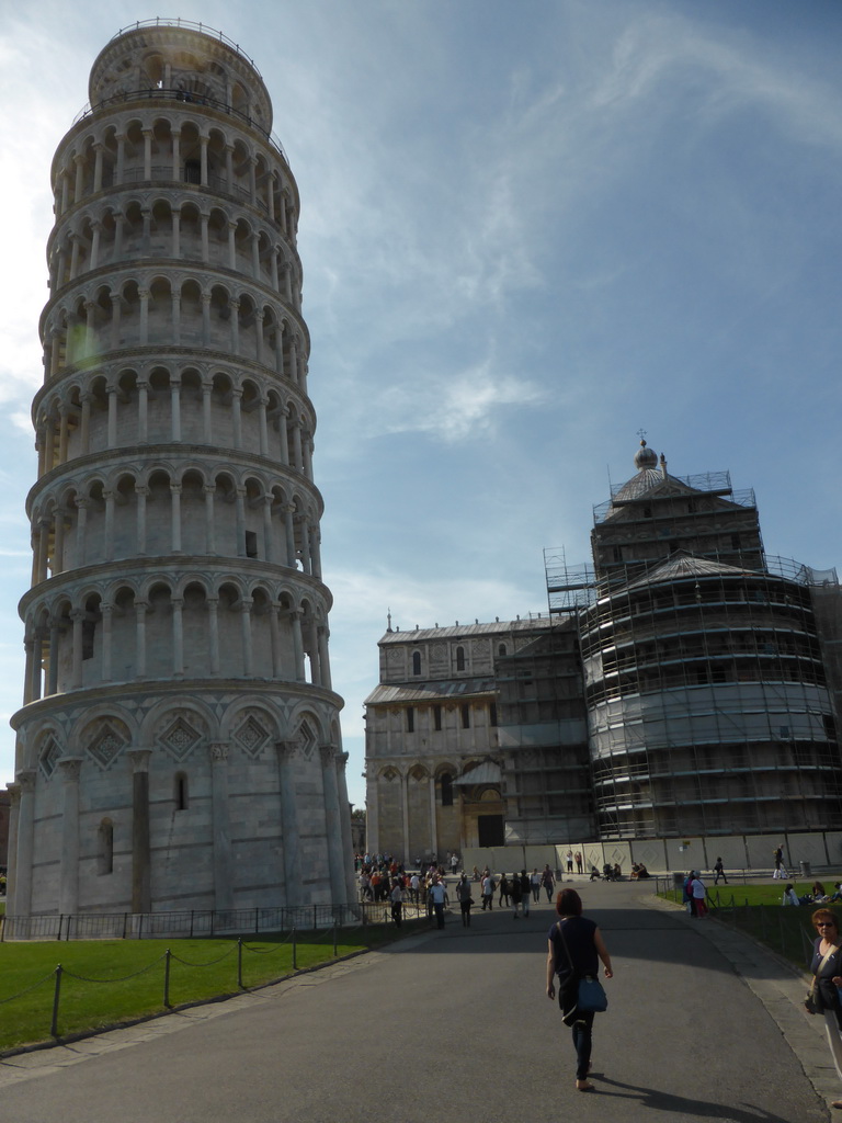 Miaomiao at the Piazza del Duomo square with the Leaning Tower of Pisa and the Pisa Duomo cathedral