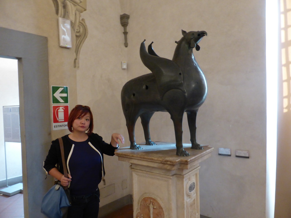 Miaomiao with the Pisa Griffin sculpture at the Museo dell`Opera del Duomo museum