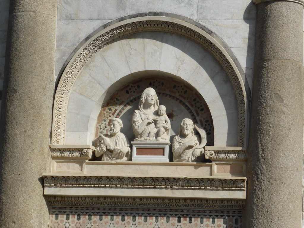 Statues above the entrance door to the Leaning Tower of Pisa