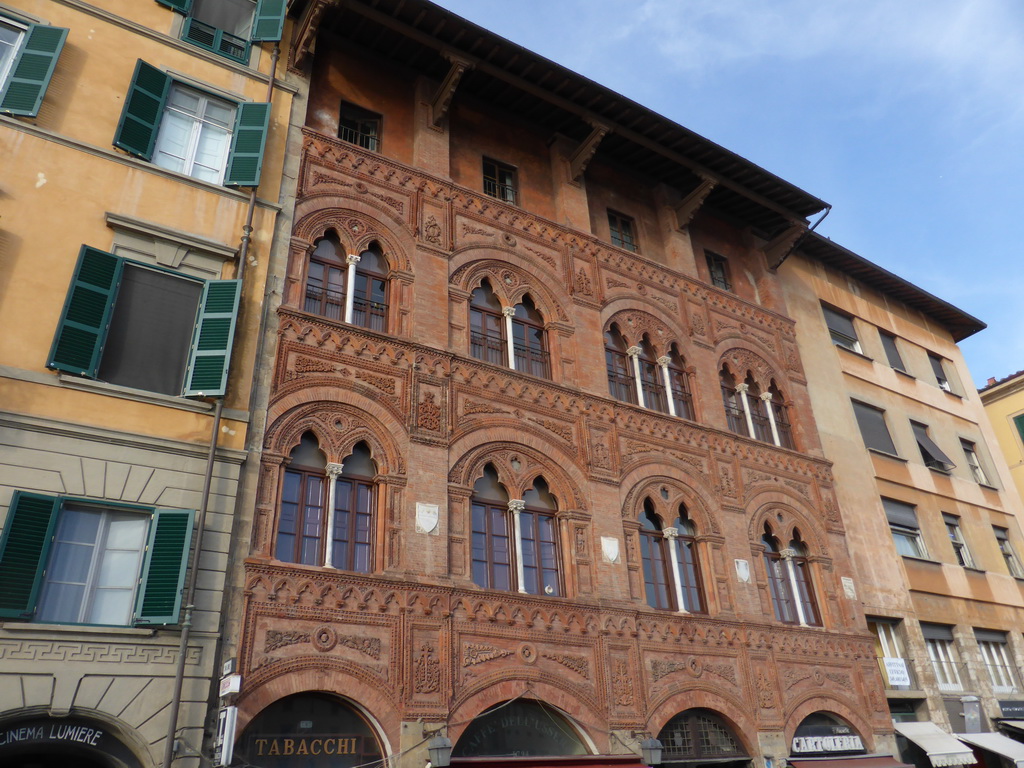 Facade of a building at the Lungarno Pacinotti street