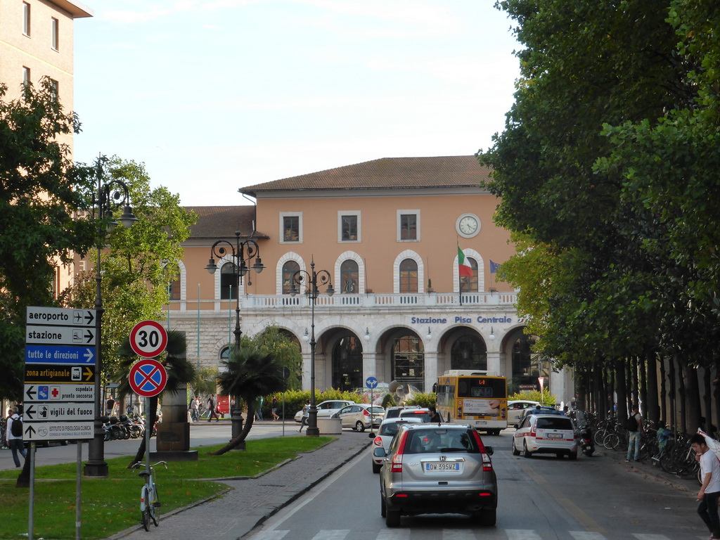 The Viale Antonio Gramsci street and the Pisa Centrale railway station