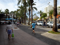 Miaomiao at the Avenida Rafael Puig Lluvina street