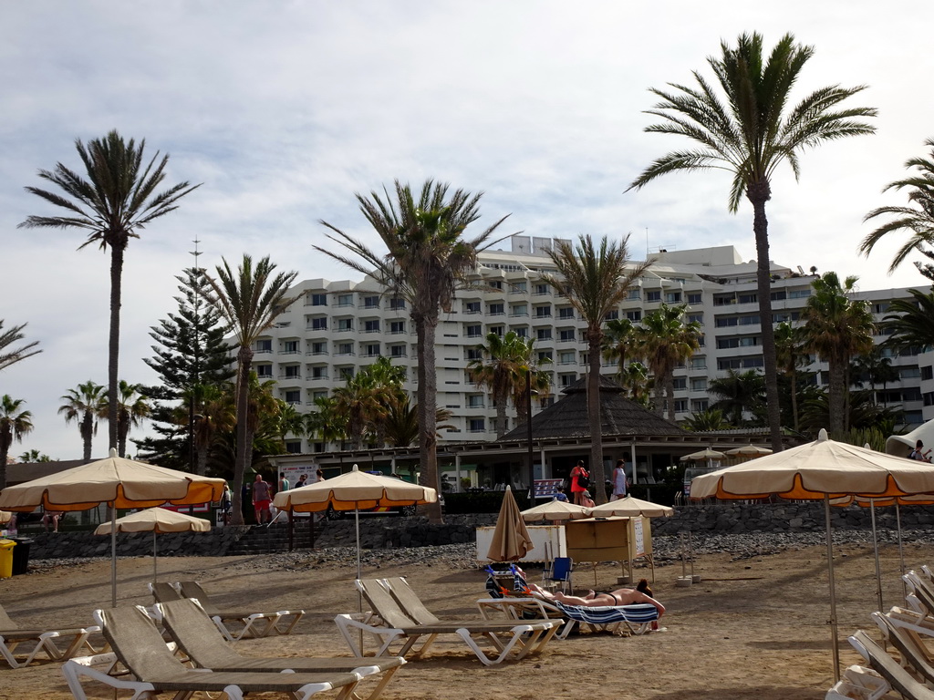 The Playa Honda beach and the back side of the H10 Las Palmeras hotel