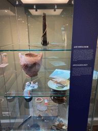 Archaeological items at the Expo at Loevestein Castle, with explanation