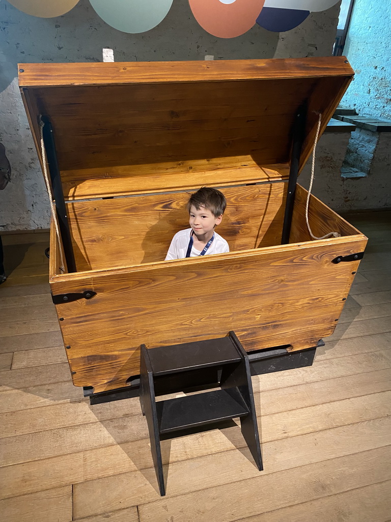 Max in a book chest at the 400 Years Hugo de Groot exhibition at the Middle Floor of Loevestein Castle