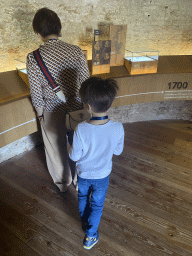 Miaomiao and Max at the timeline with items at the ground floor of the Powder Tower at Loevestein Castle