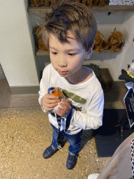 Max with a plush toy at the shop of Loevestein Castle