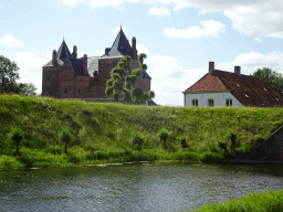 East side of Loevestein Castle and its moat, viewed from the Schouwendijk street