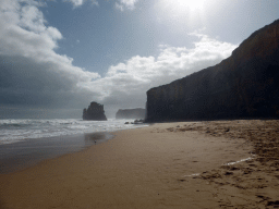 Beach and cliffs at the northwest side of the Gibson Steps, with the most eastern rock of the Twelve Apostles rocks