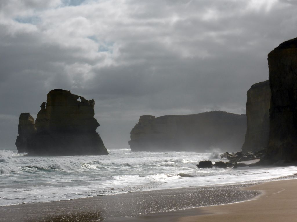 Beach and cliffs at the northwest side of the Gibson Steps, with the most eastern rock of the Twelve Apostles rocks