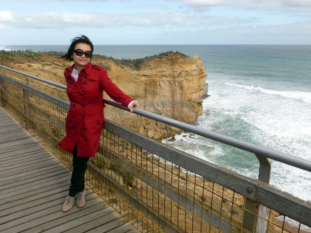 Miaomiao with the most southern part of Twelve Apostles viewing point