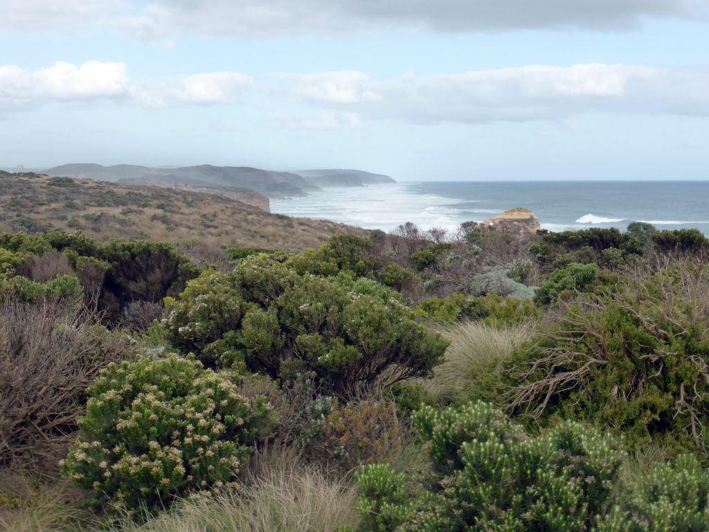 Cliffs at the southeast side with the most eastern rock of the Twelve Apostles rocks, viewed from the Twelve Apostles viewing point