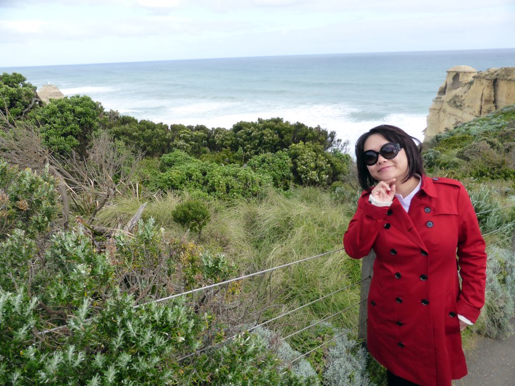 Miaomiao with the east side of the most southern part of the Twelve Apostles viewing point