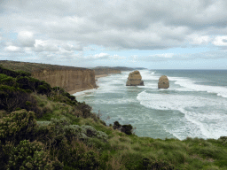 Miaomiao with the east side of the most southern part of the Twelve Apostles viewing point