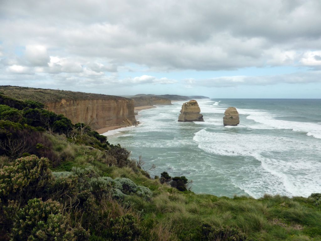 Miaomiao with the east side of the most southern part of the Twelve Apostles viewing point