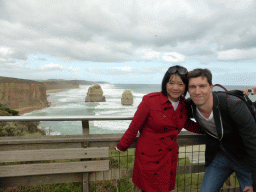 Tim and Miaomiao at the Twelve Apostles viewing point, with a view on the cliffs at the southeast side with the two most eastern rocks of the Twelve Apostles rocks