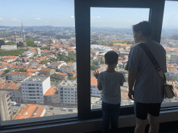 Miaomiao and Max at the hallway to the swimming pool at the Hotel Vila Galé Porto, with a view on the east side of the city with the Igreja Paroquial do Bonfim church