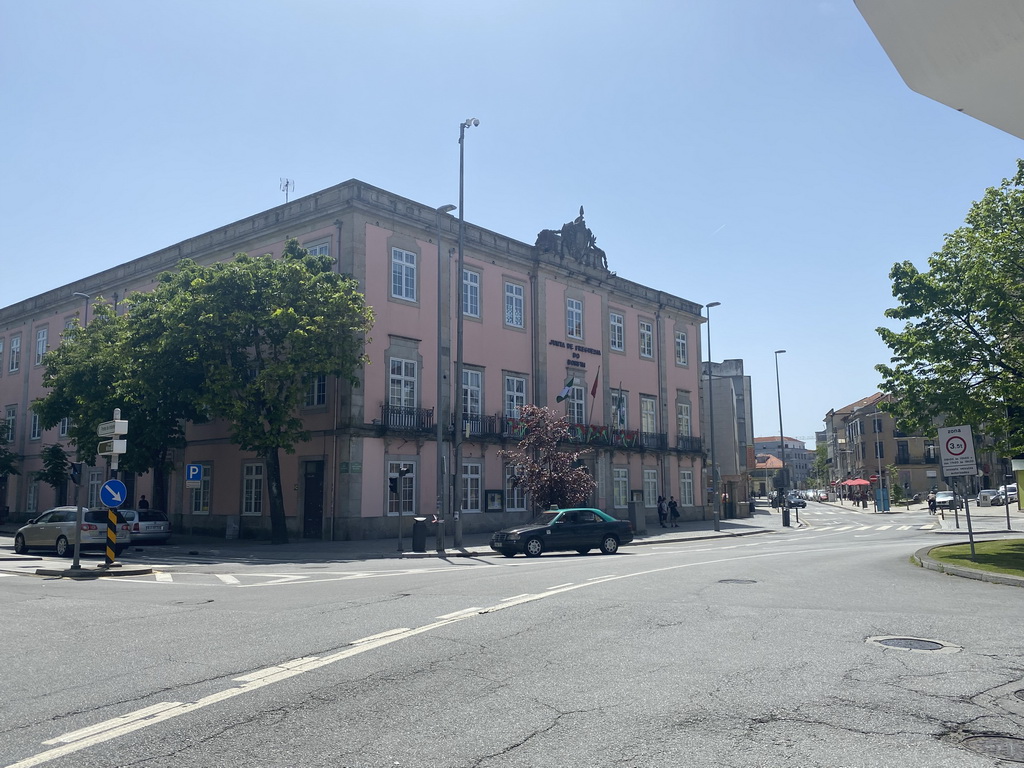 Front of the Junta de Freguesia do Bonfim building at the Campo 24 de Agosto square