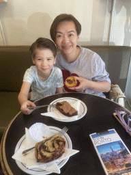 Miaomiao and Max eating cake at the Combi Coffee Roasters restaurant at the Rua do Morgado de Mateus street