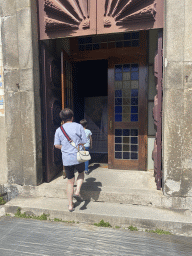 Miaomiao and Max in front of the Igreja de Santo Ildefonso church at the Praça da Batalha square