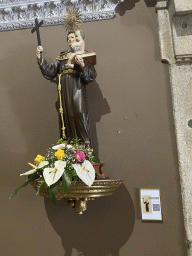 Statue of Santo António at the Igreja de Santo Ildefonso church, with explanation