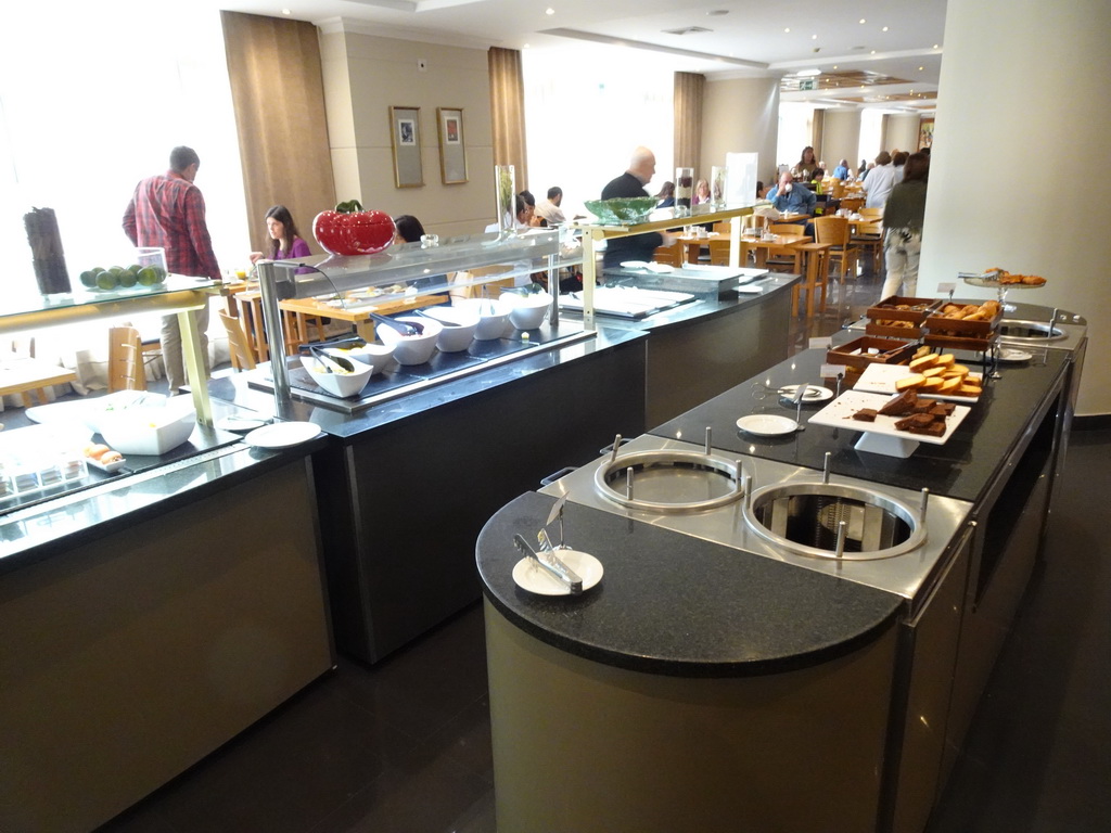 Breakfast buffet at the restaurant of the Hotel Vila Galé Porto