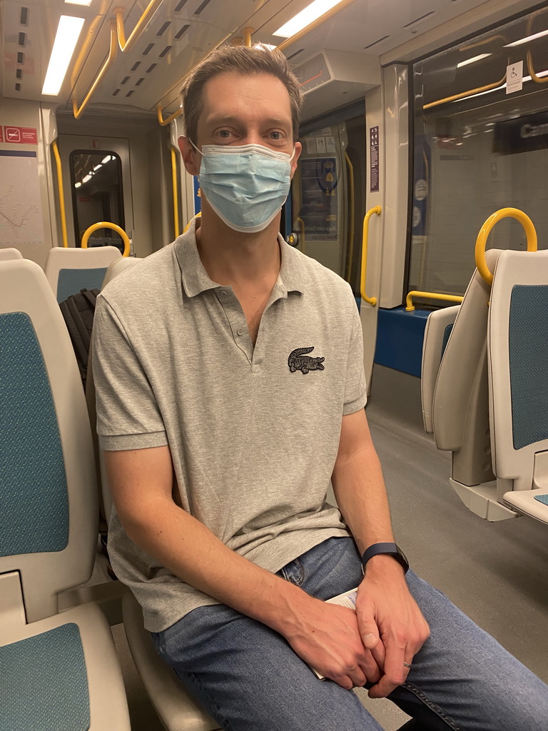 Tim in the train from the 24 de Agosto subway station to the Trindade subway station