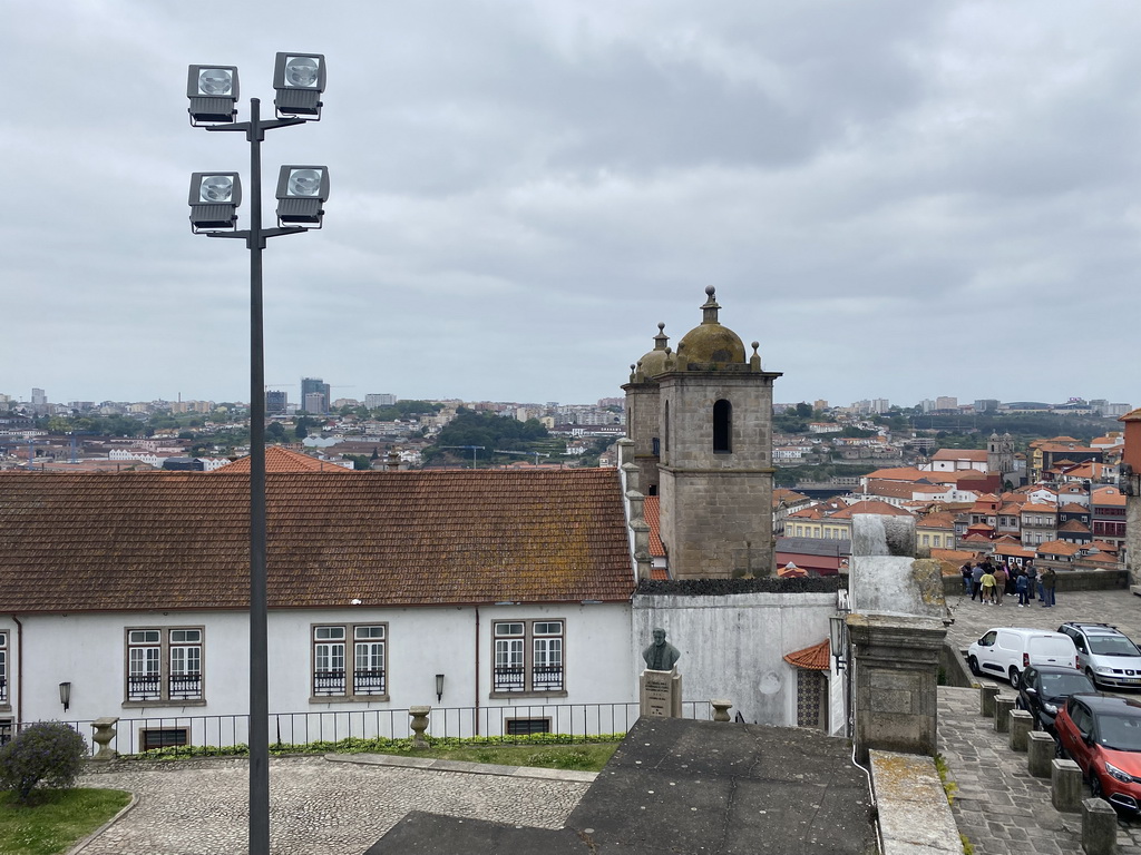 The Igreja dos Grilos church, viewed from the Terreiro da Sé square