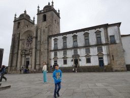 Miaomiao and Max in front of the Porto Cathedral at the Terreiro da Sé square