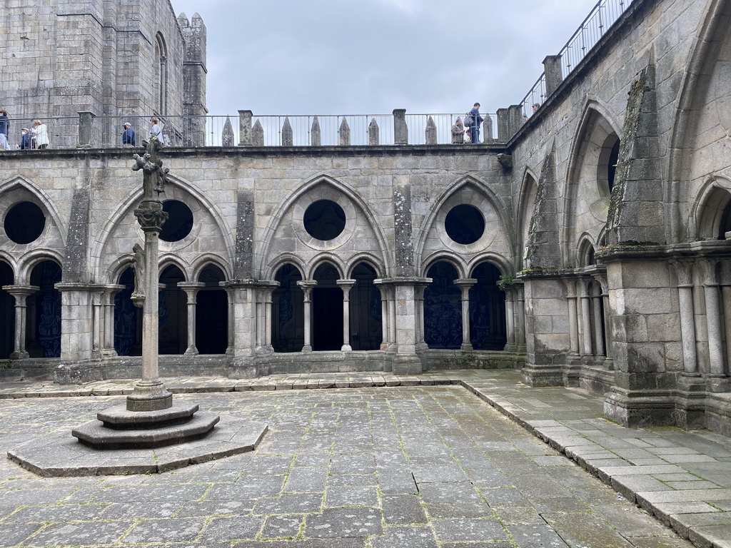 Inner square of the Porto Cathedral, viewed from the Cloister