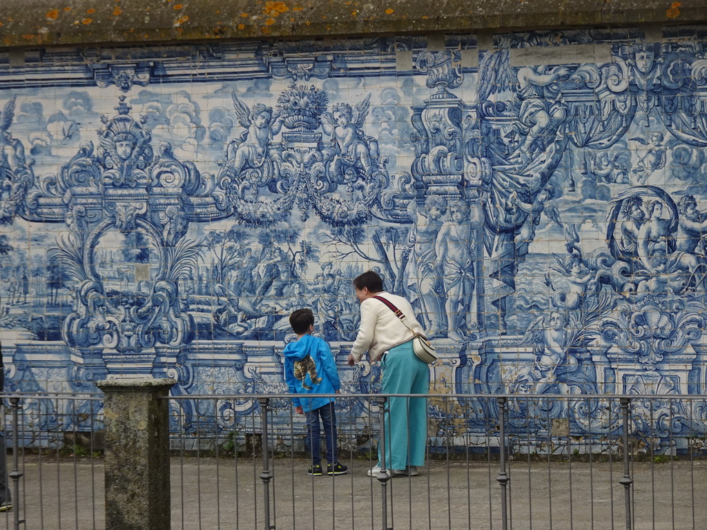 Miaomiao and Max with painted tiles at the terrace of the Porto Cathedral