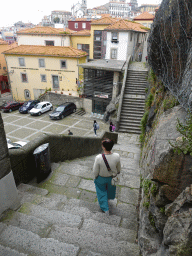 Miaomiao at the staircase from the Miradouro da Rua das Aldas viewpoint to the Largo do Colégio square