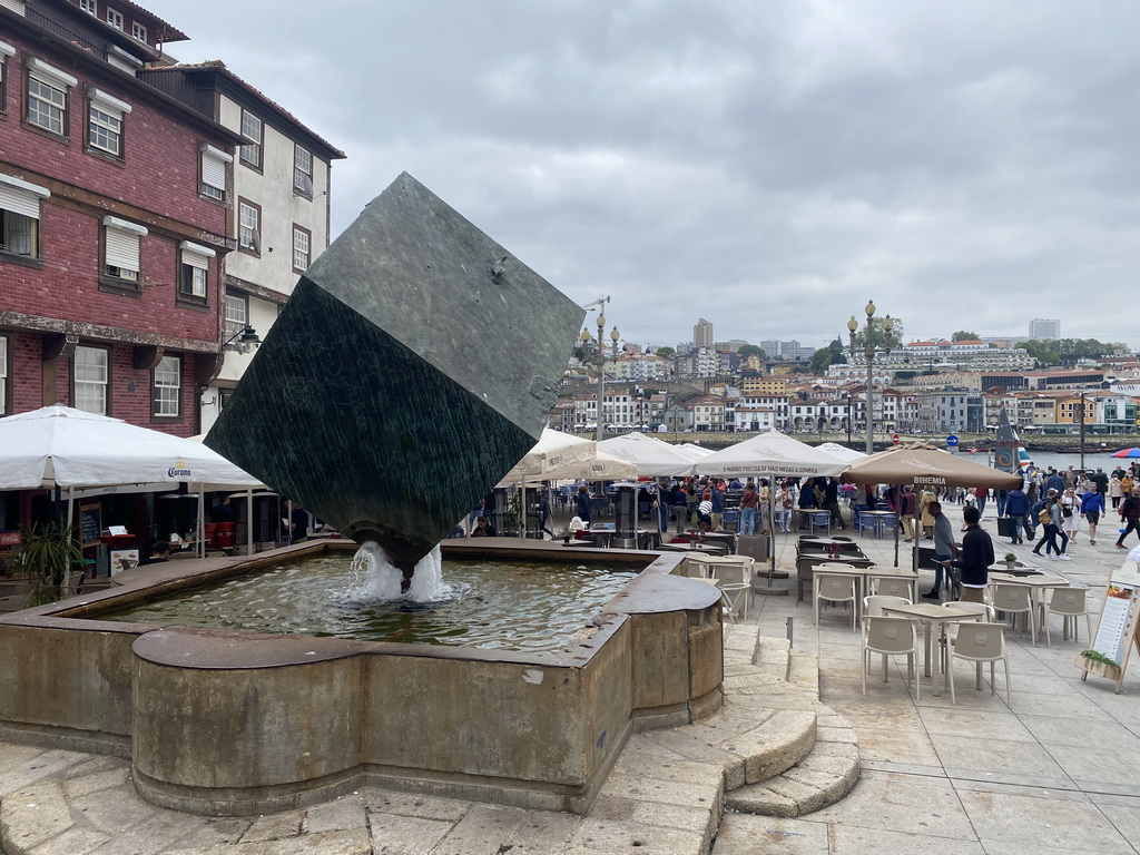 The Fonte do Cubo fountain at the Praça da Ribeira square