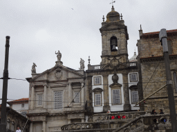 The facade and tower of the Igreja Monumento de São Francisco church, viewed from the Rua do Infante D. Henrique street