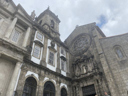 The southwest side of the Igreja Monumento de São Francisco church at the Rua do Infante D. Henrique street