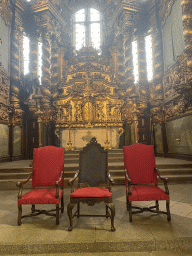 Chairs in front of the main altar at the apse of the Igreja Monumento de São Francisco church