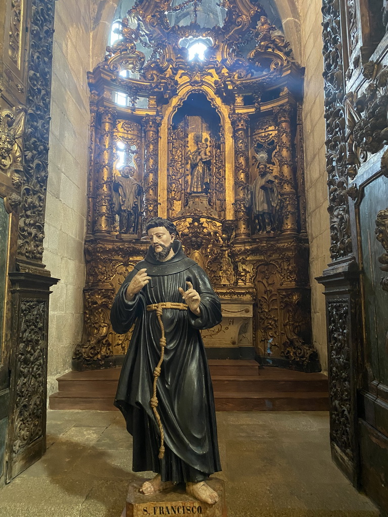 Statue of São Francisco and altarpiece at the Igreja Monumento de São Francisco church