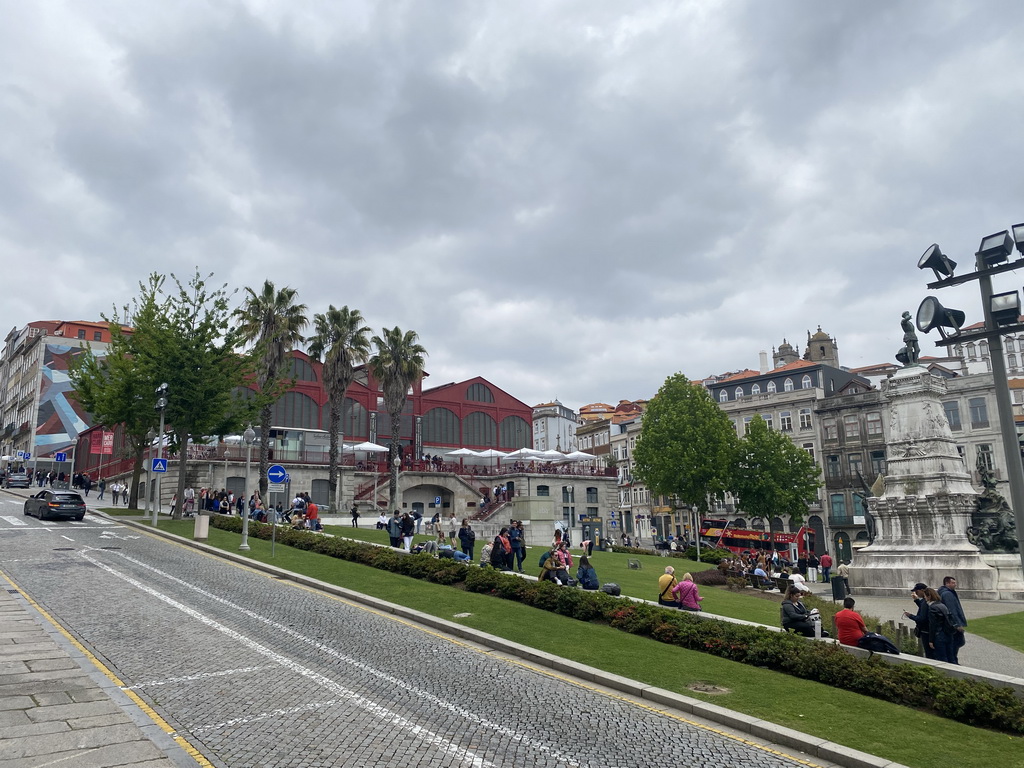 The Praça do Infante D. Henrique square with the statue of Infante D. Henrique and the front of the Mercado Ferreira Borges market