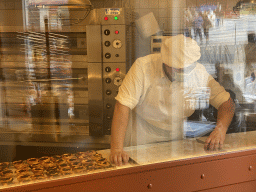 Person making Pastéis de Nata at the Flor de São Bento bakery