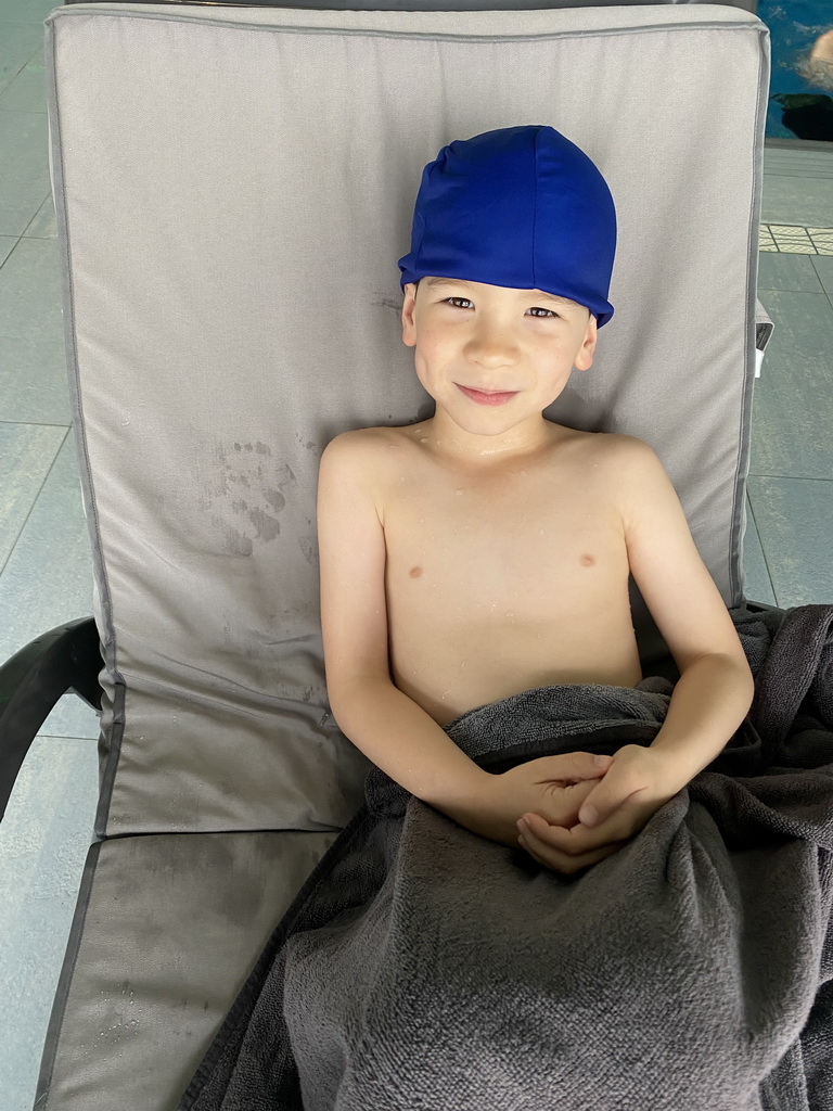 Max on a sunbed at the swimming pool at the Hotel Vila Galé Porto