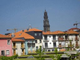 Houses at the Travessa de São Sebastião street and the Torre dos Clérigos tower, viewed from the sightseeing bus at the Avenida Dom Afonso Henriques street
