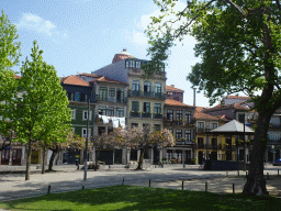 Houses at the Campo dos Mártires da Pátria square, viewed from the sightseeing bus on the Rua Prof. Vicente José de Carvalho street