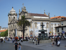 The Fonte dos Leões fountain and the southeast side of the Igreja dos Carmelitas Descalços church at the Praça de Gomes Teixeira square, viewed from the sightseeing bus