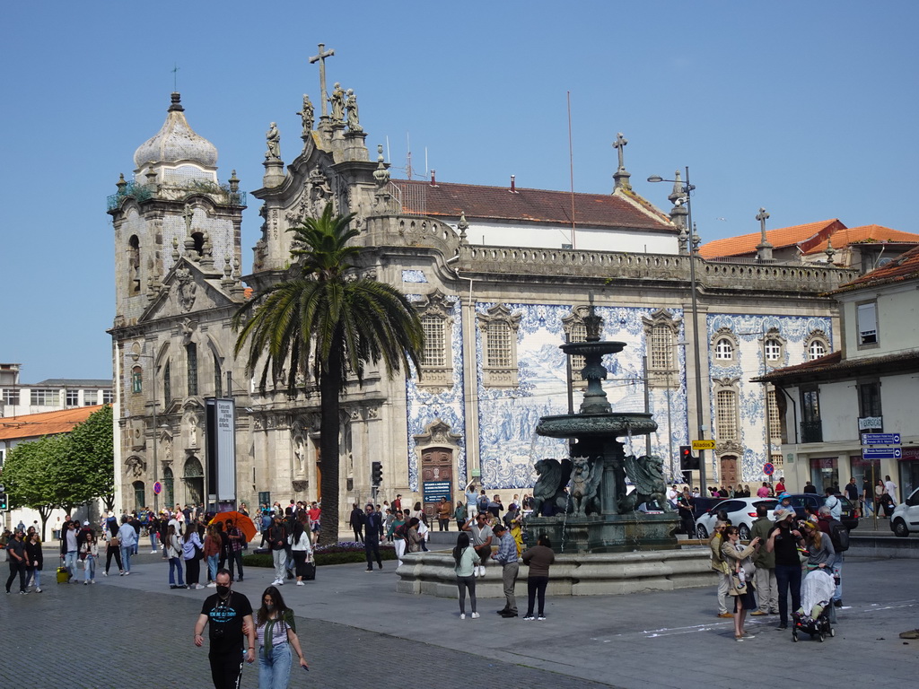 The Fonte dos Leões fountain and the southeast side of the Igreja dos Carmelitas Descalços church at the Praça de Gomes Teixeira square, viewed from the sightseeing bus