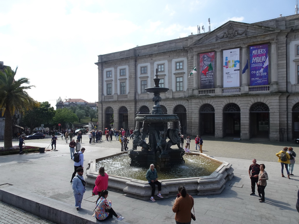 The Fonte dos Leões fountain in front of the Loja da Universidade do Porto building at the Praça de Gomes Teixeira square, viewed from the sightseeing bus