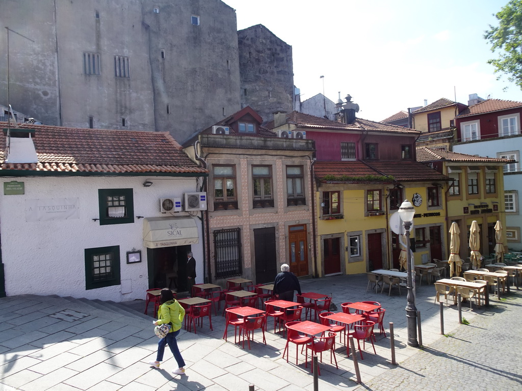 The Largo do Prof. Abel Salazar square, viewed from the sightseeing bus