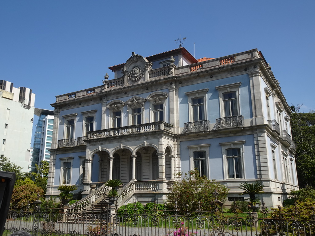 Front of a house at the Avenida da Boavista street, viewed from the sightseeing bus